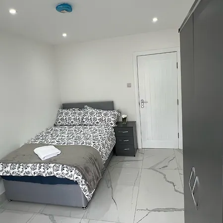 93 New Road Appartement Harmondsworth Buitenkant foto