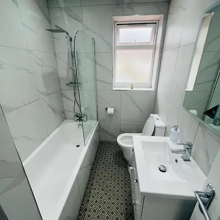 93 New Road Appartement Harmondsworth Buitenkant foto