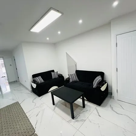 93 New Road Appartement Harmondsworth Buitenkant foto