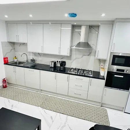 93 New Road Appartement Harmondsworth Buitenkant foto