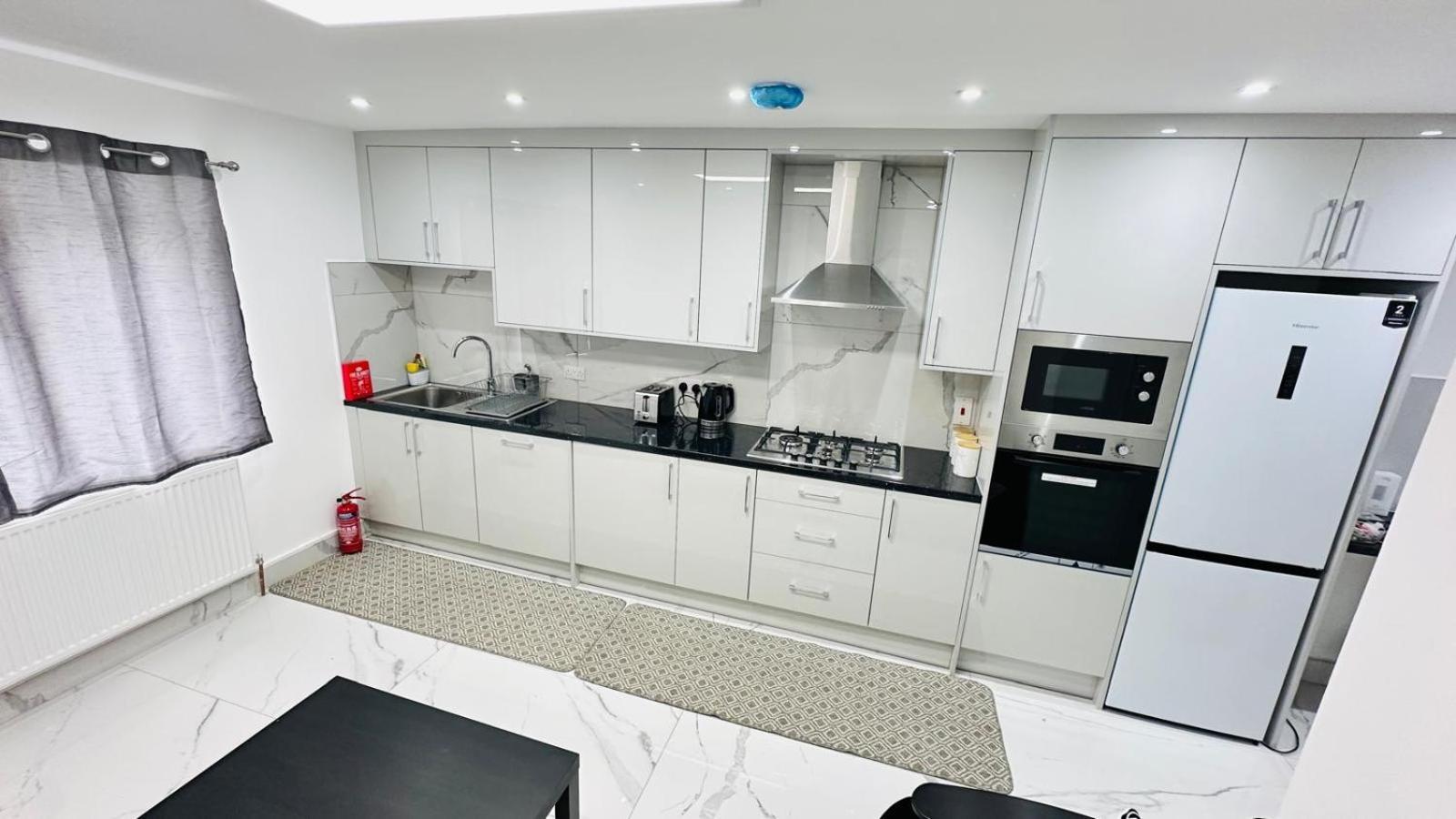 93 New Road * Harmondsworth