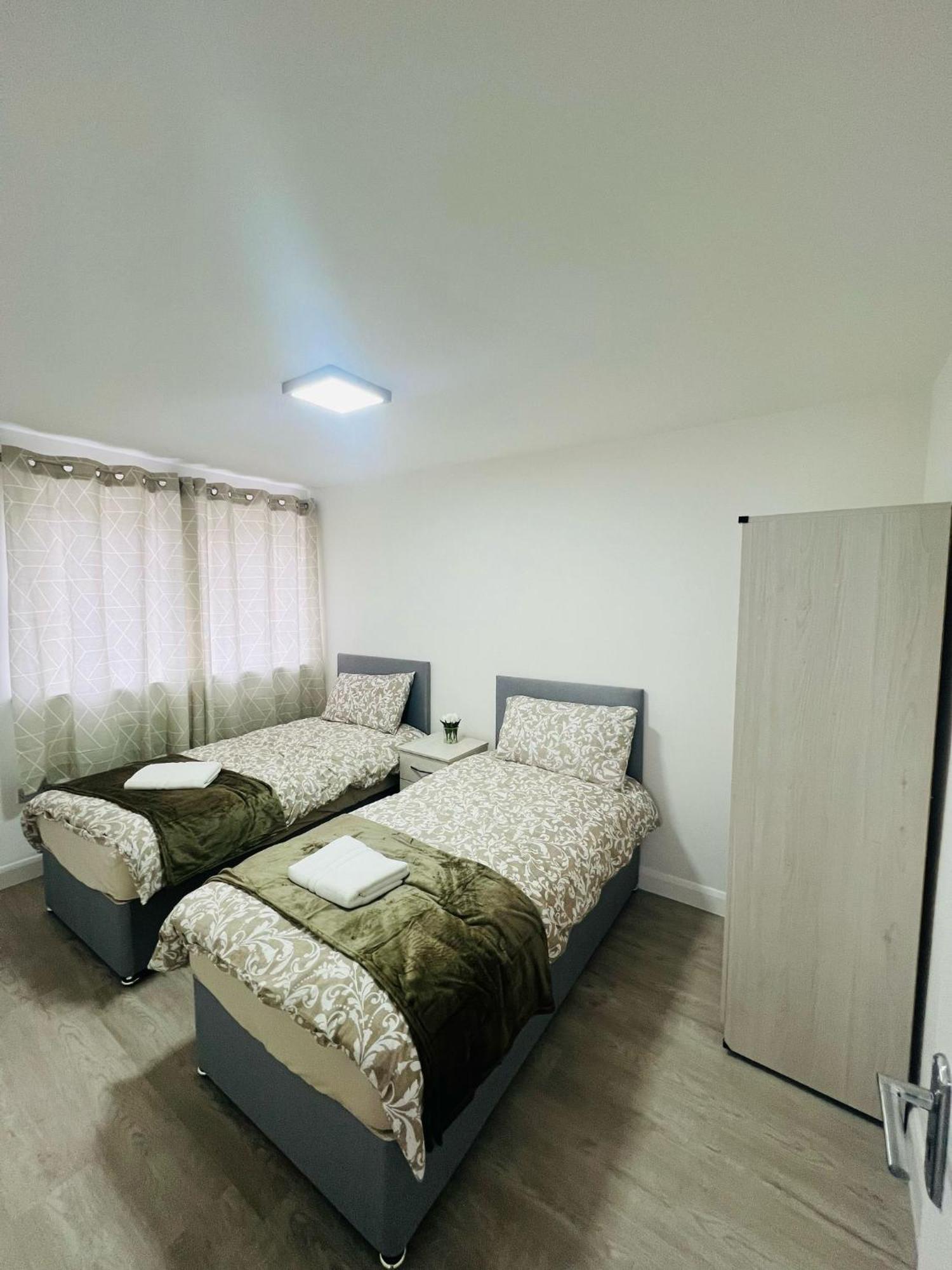 93 New Road * Harmondsworth